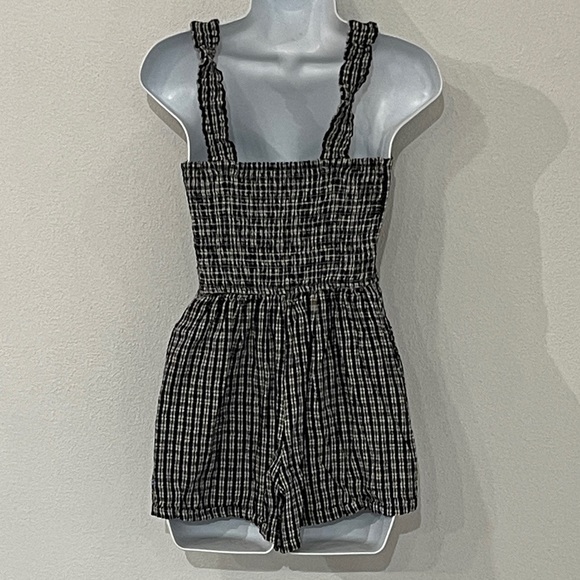 Hollister Romper Size XS - Picture 4 of 6